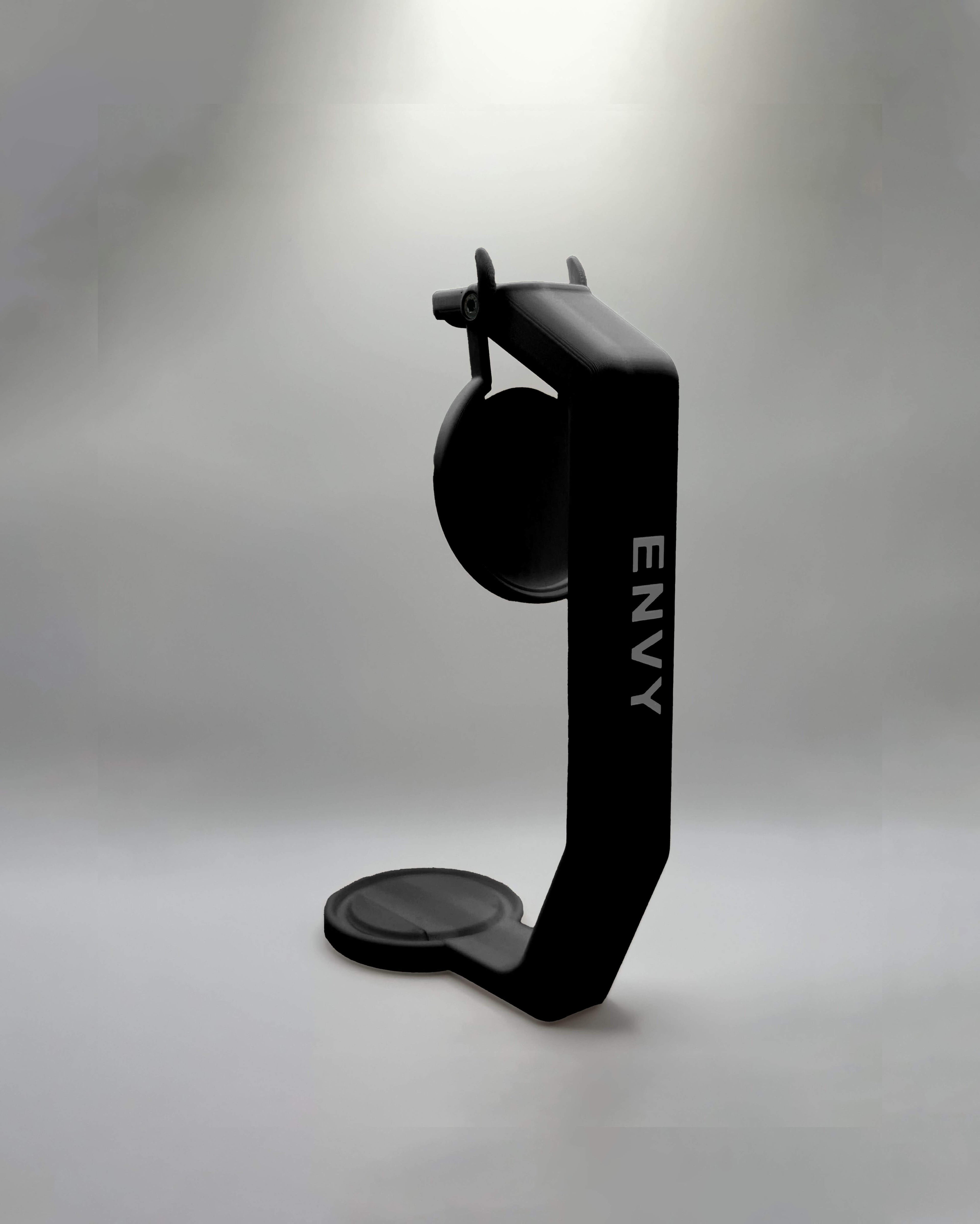 Držalo za pločevinke z barvnim imenom