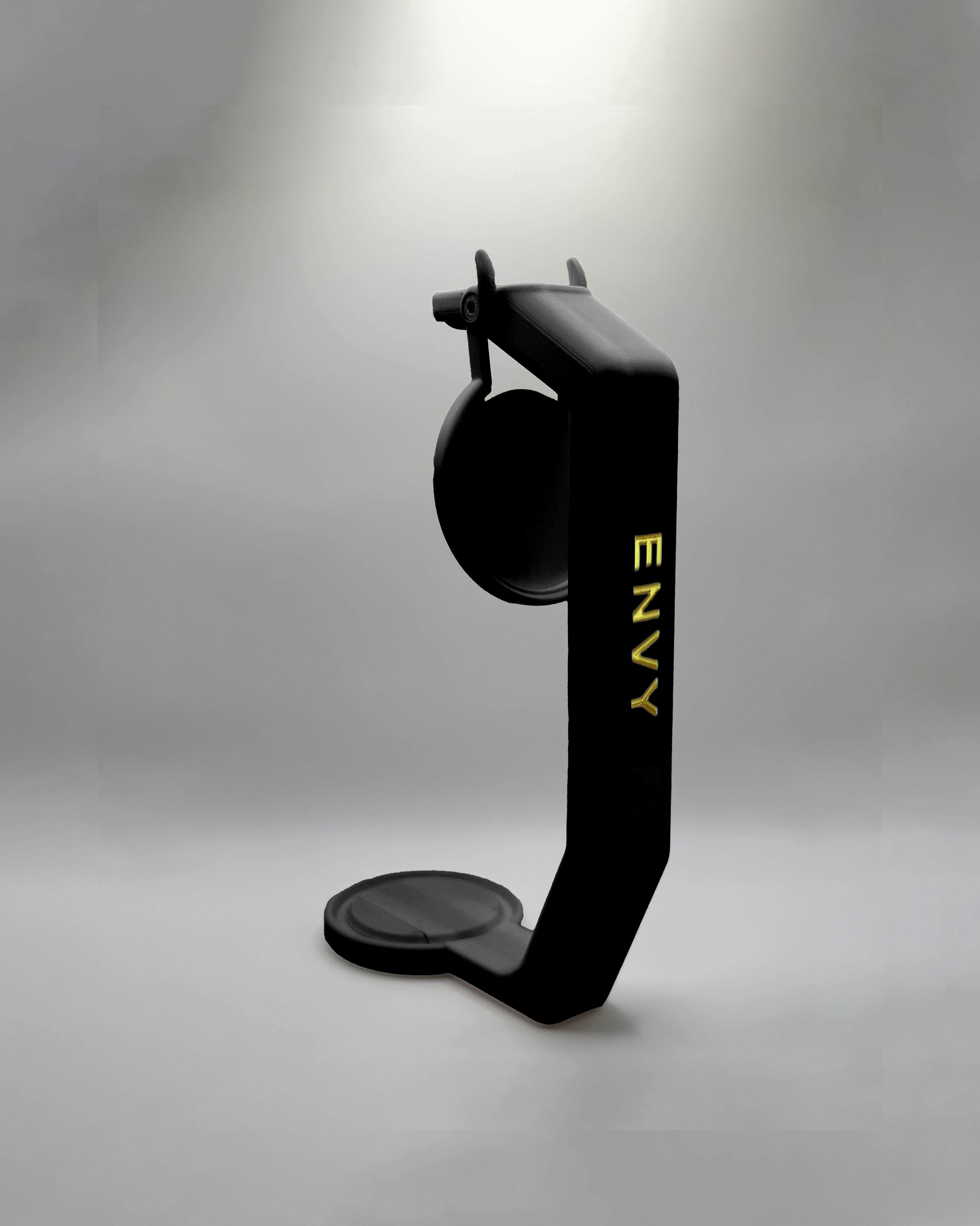 Držalo za pločevinke z barvnim imenom