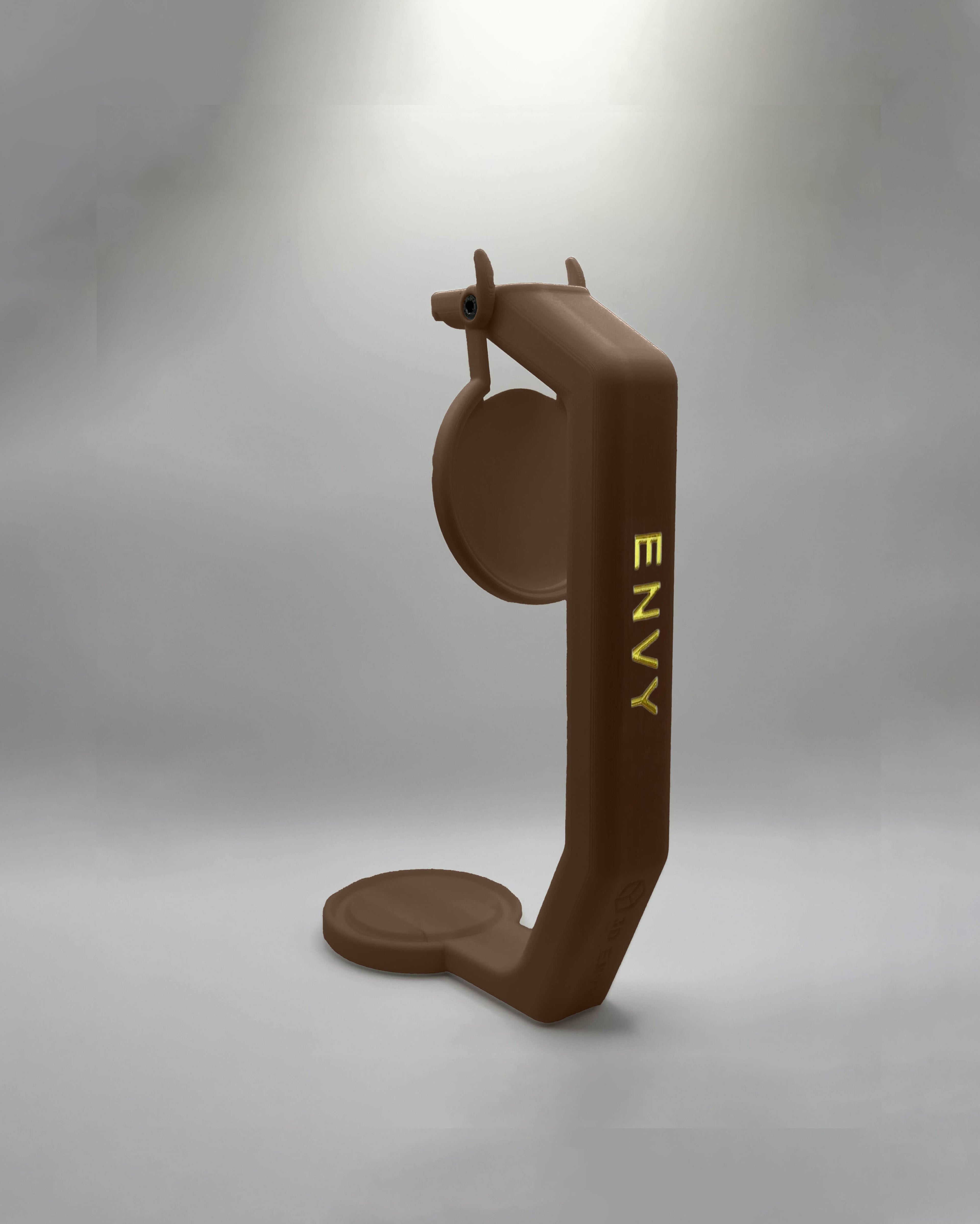 Držalo za pločevinke z barvnim imenom