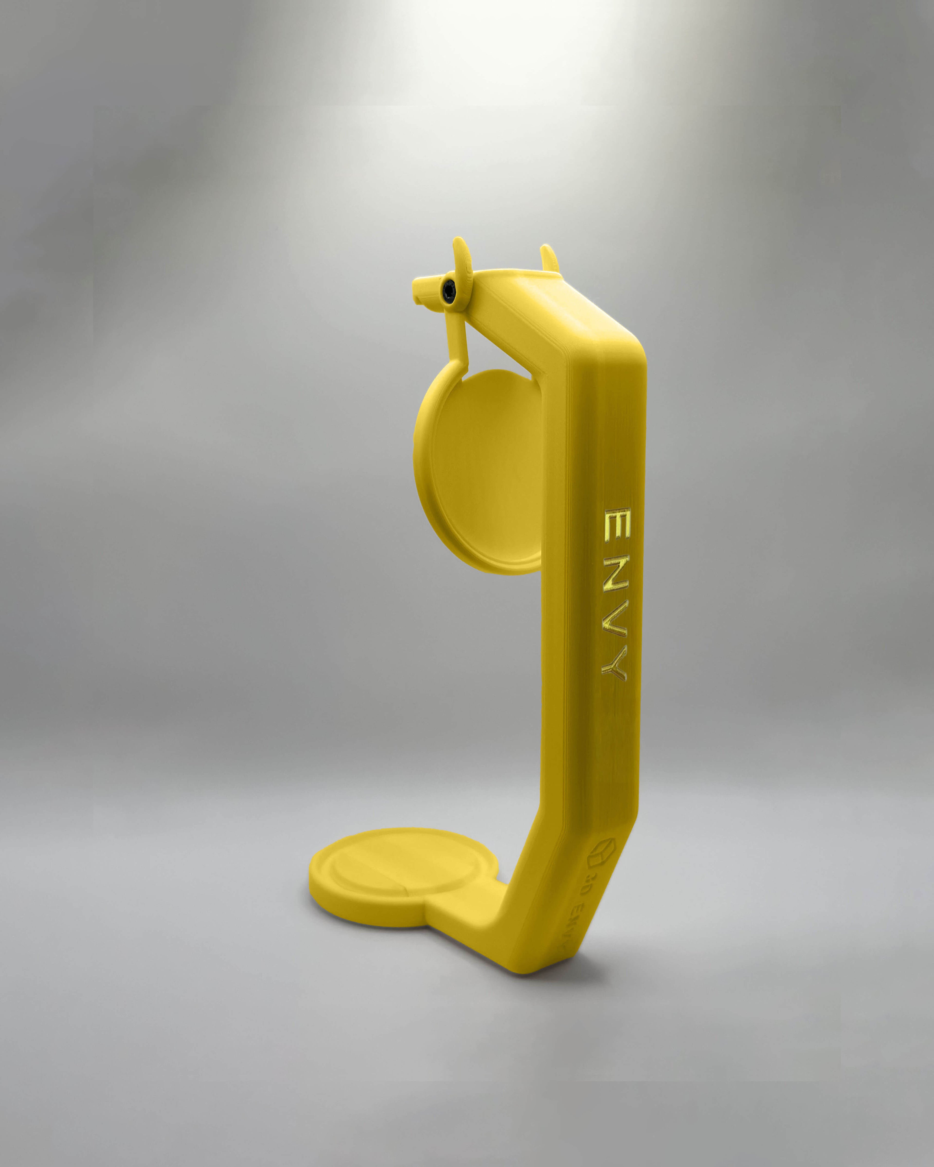 Držalo za pločevinke z barvnim imenom