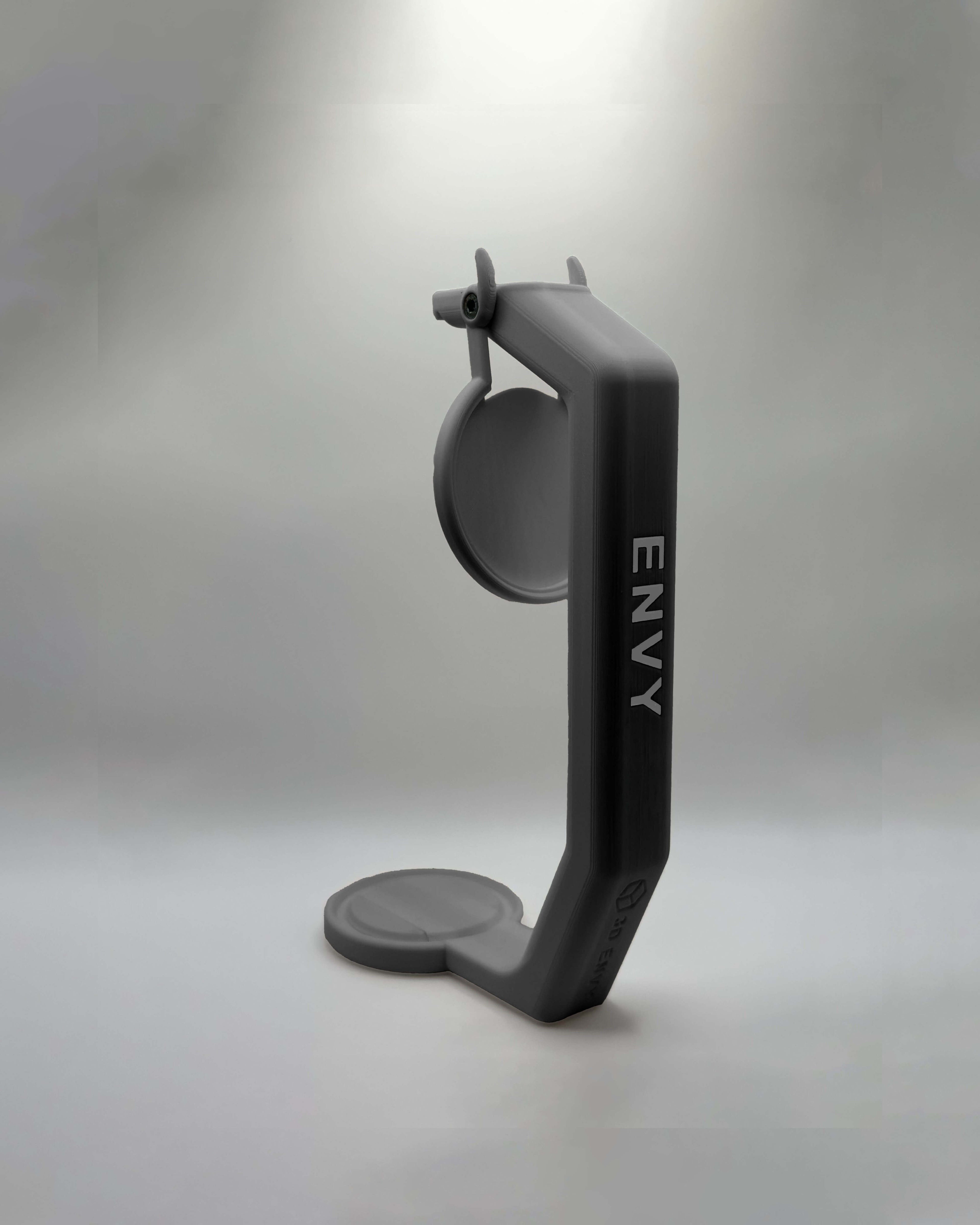 Držalo za pločevinke z barvnim imenom