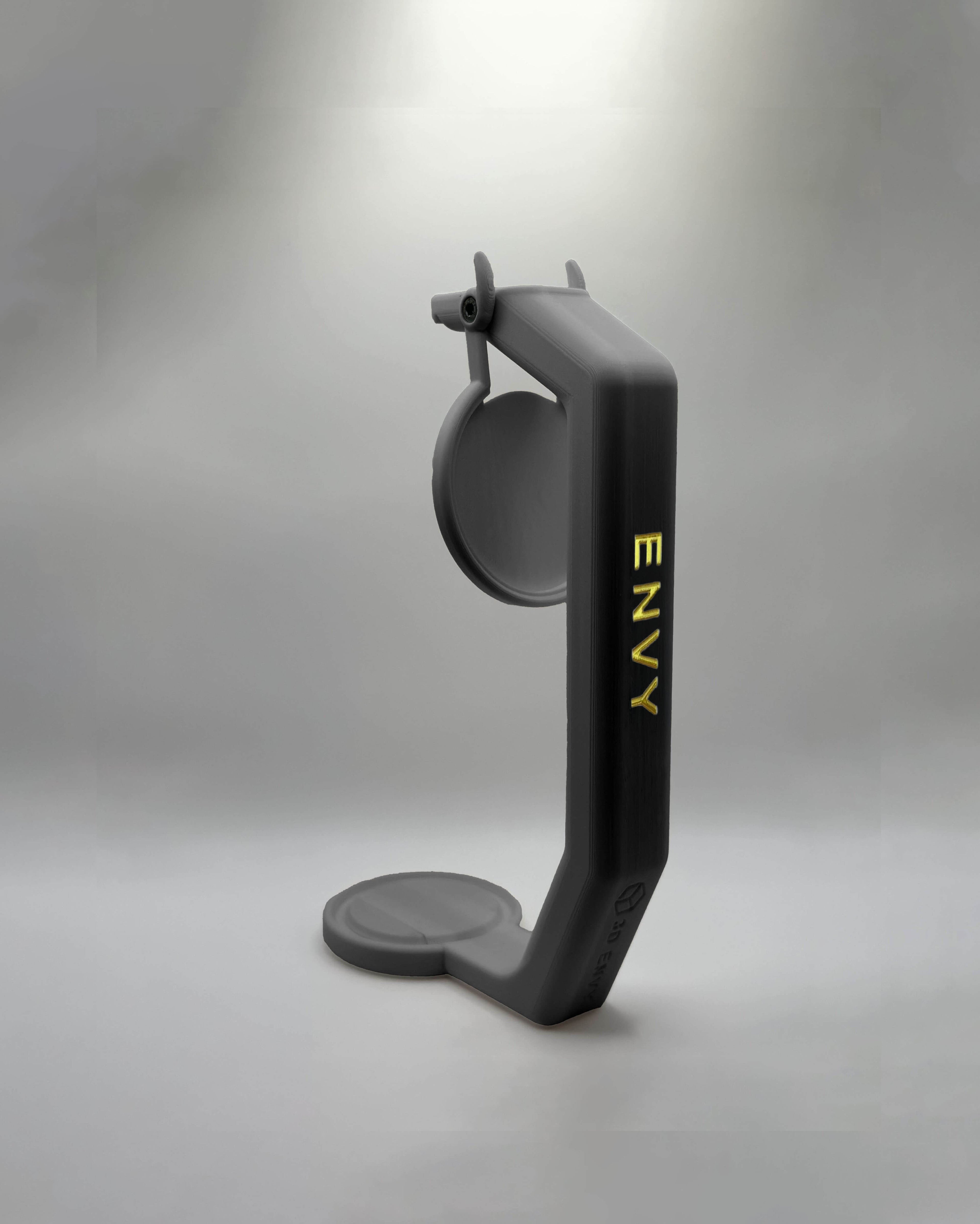 Držalo za pločevinke z barvnim imenom