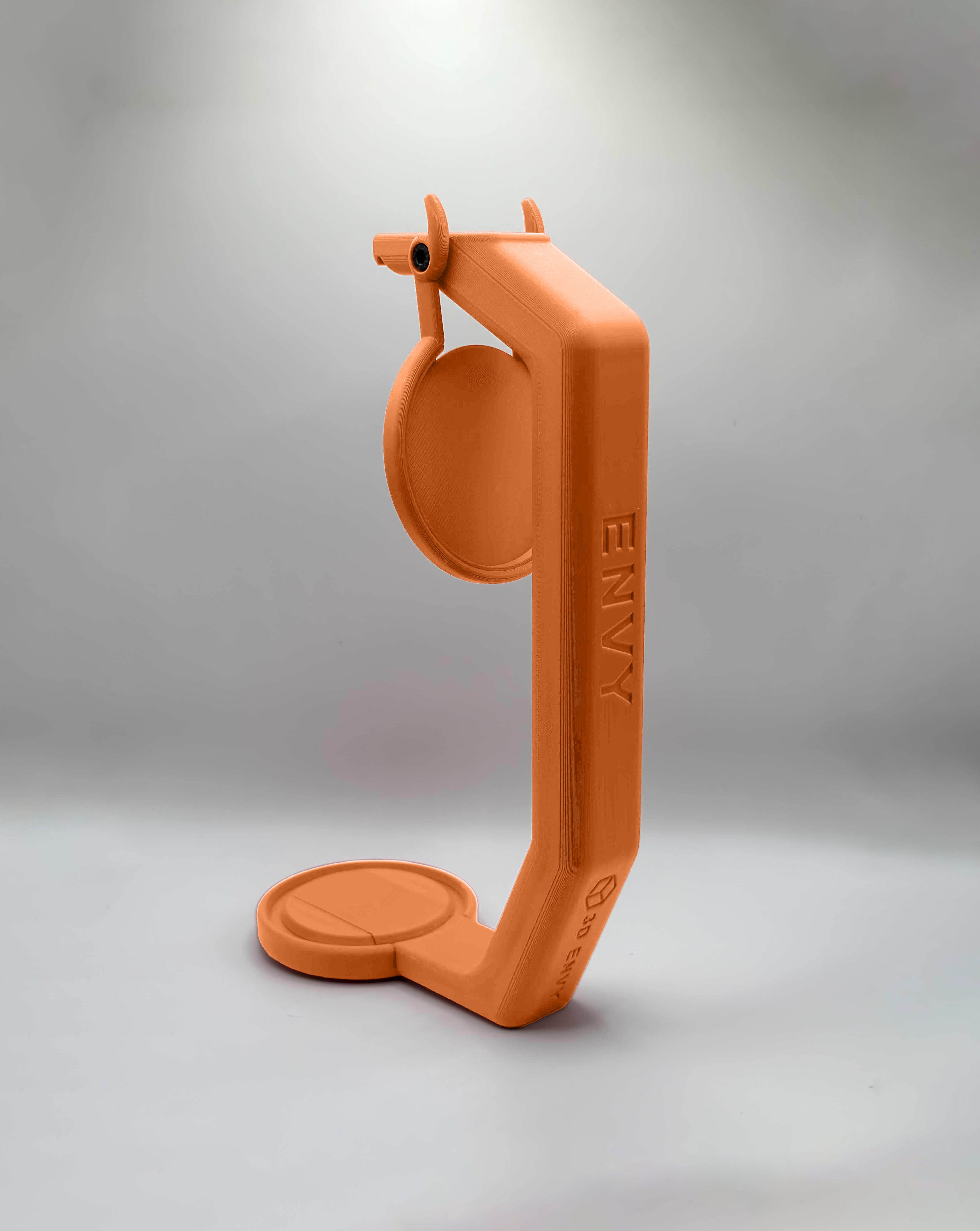 Držalo za pločevinke z imenom