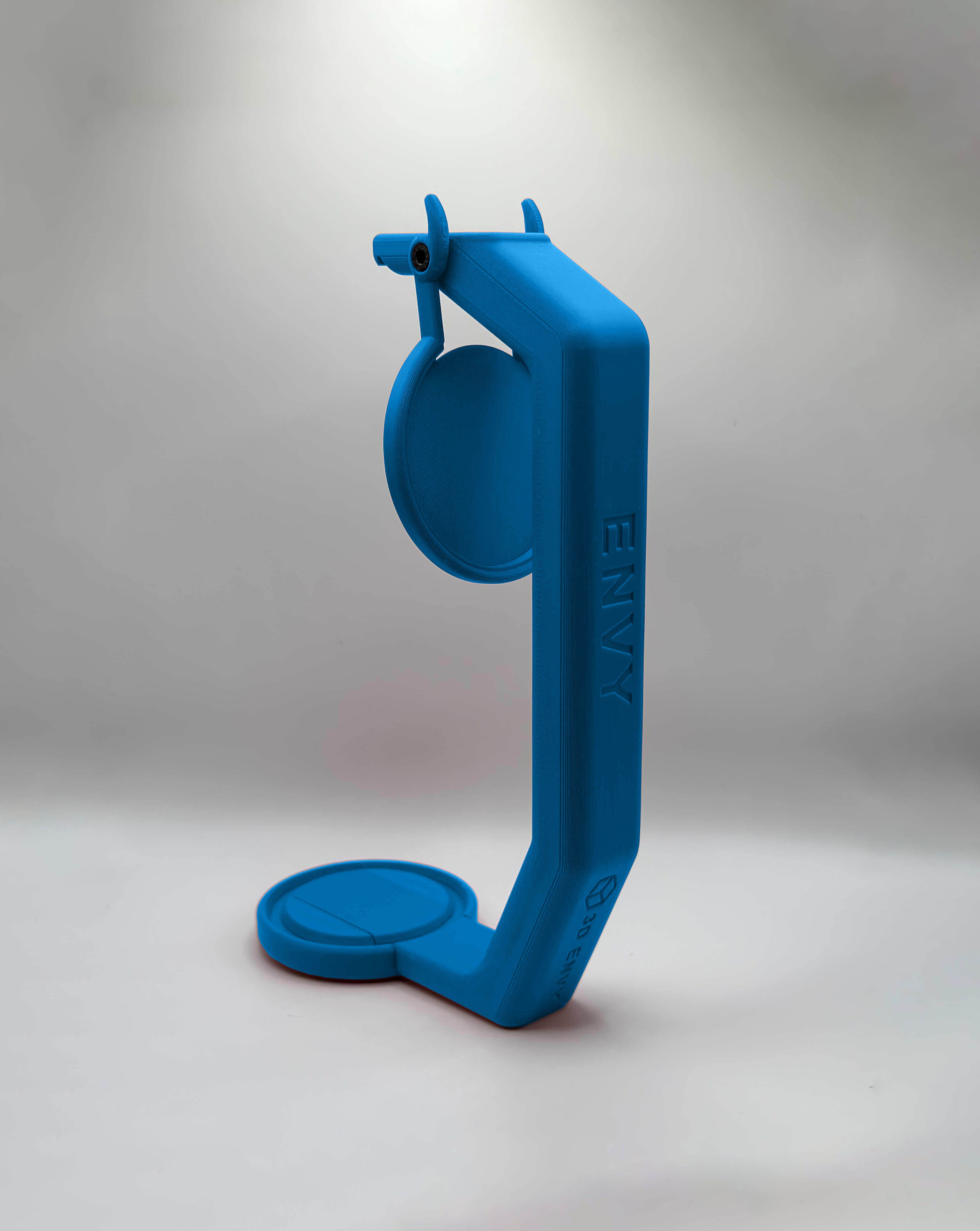 Držalo za pločevinke z imenom