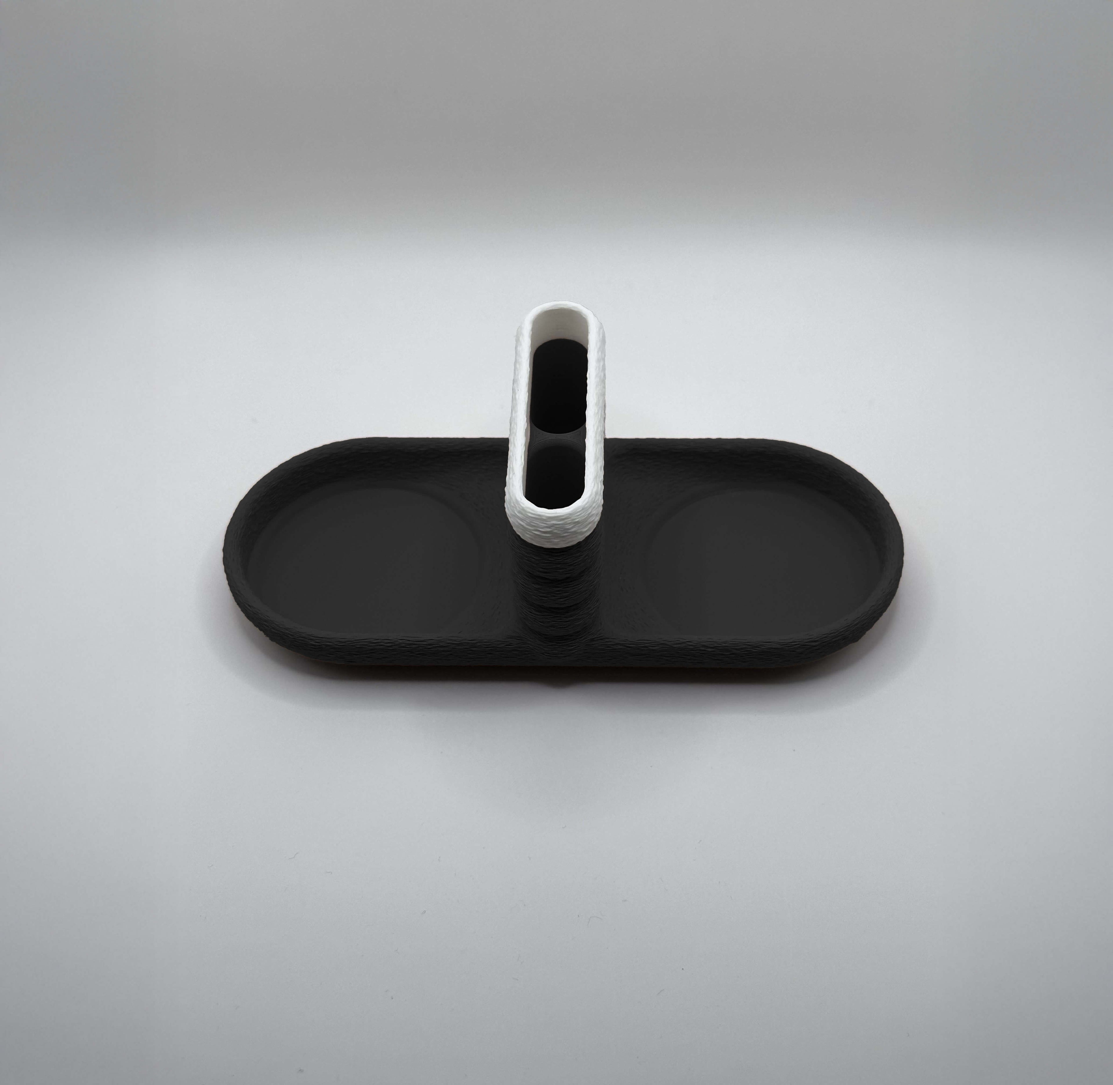 Stojalo za solnico in poprnico