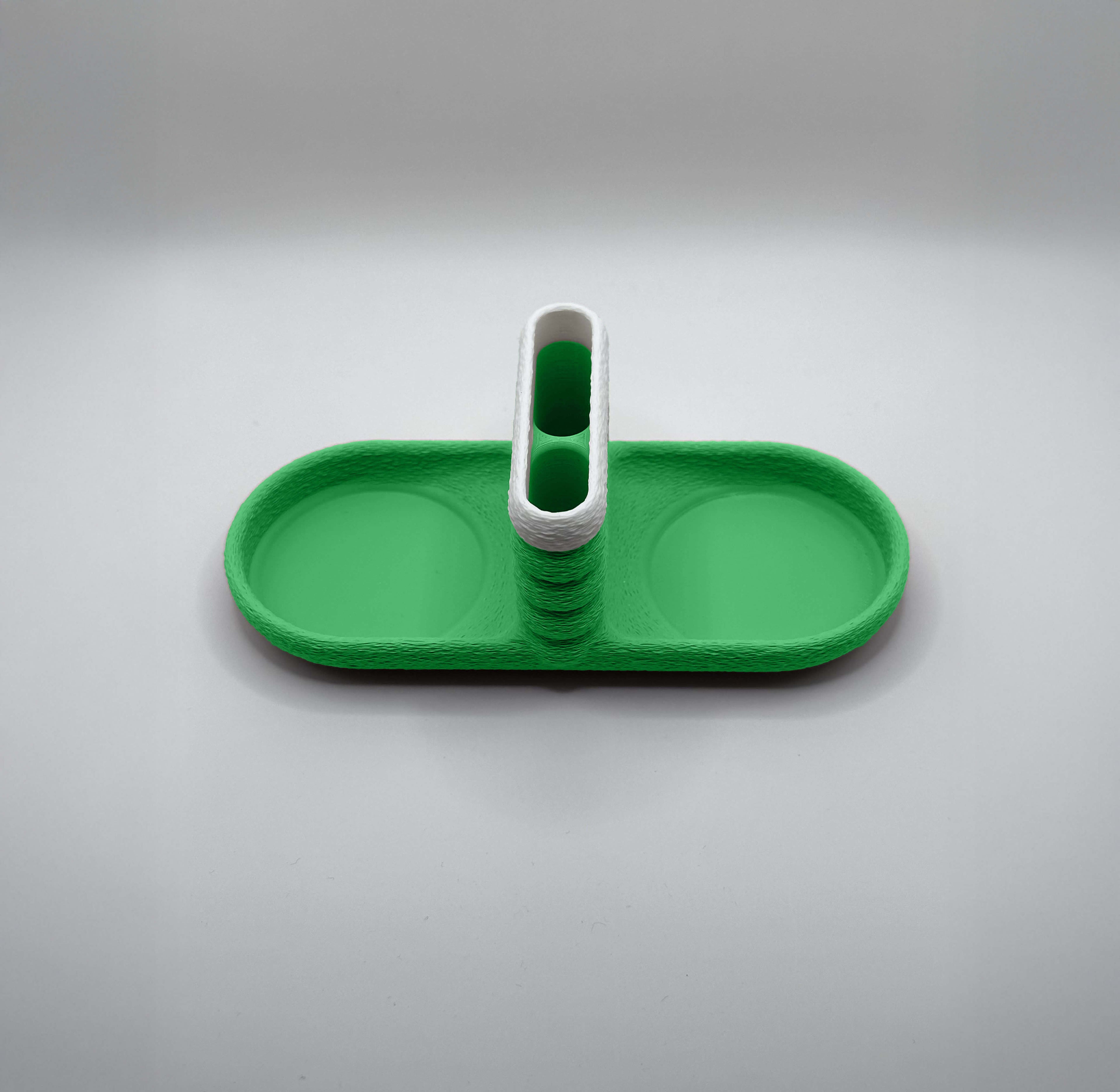 Stojalo za solnico in poprnico