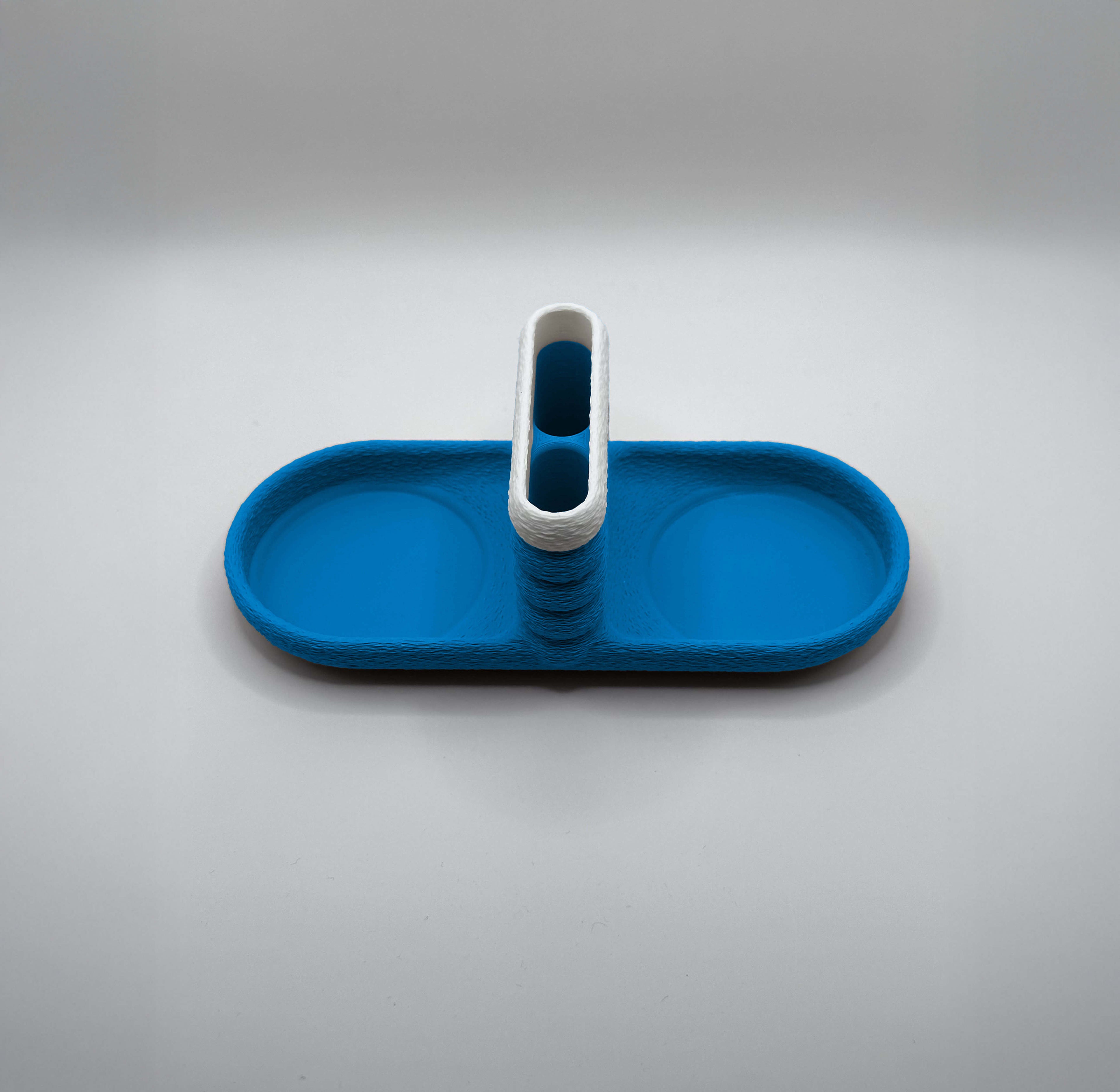 Stojalo za solnico in poprnico