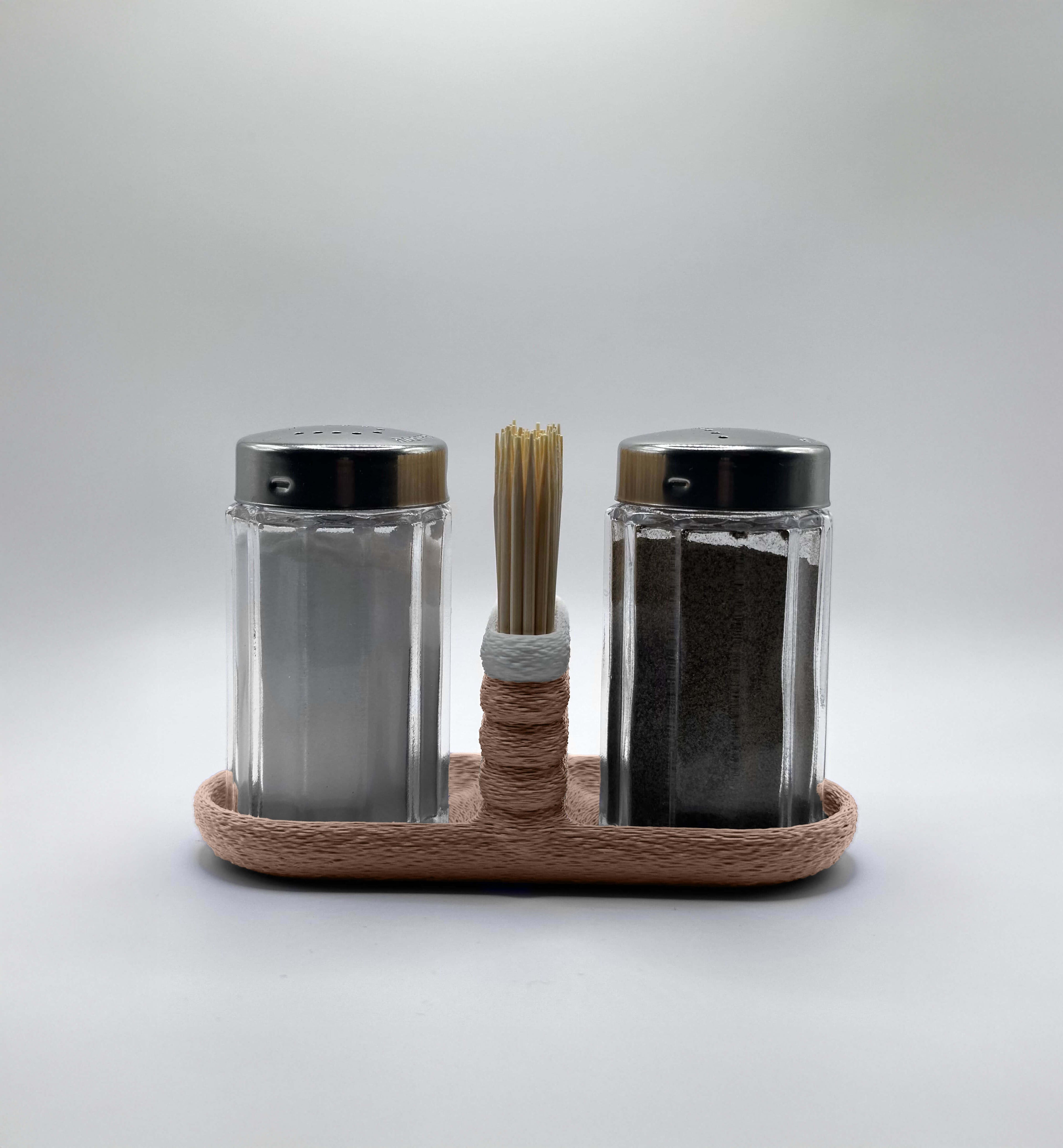 Stojalo za solnico in poprnico