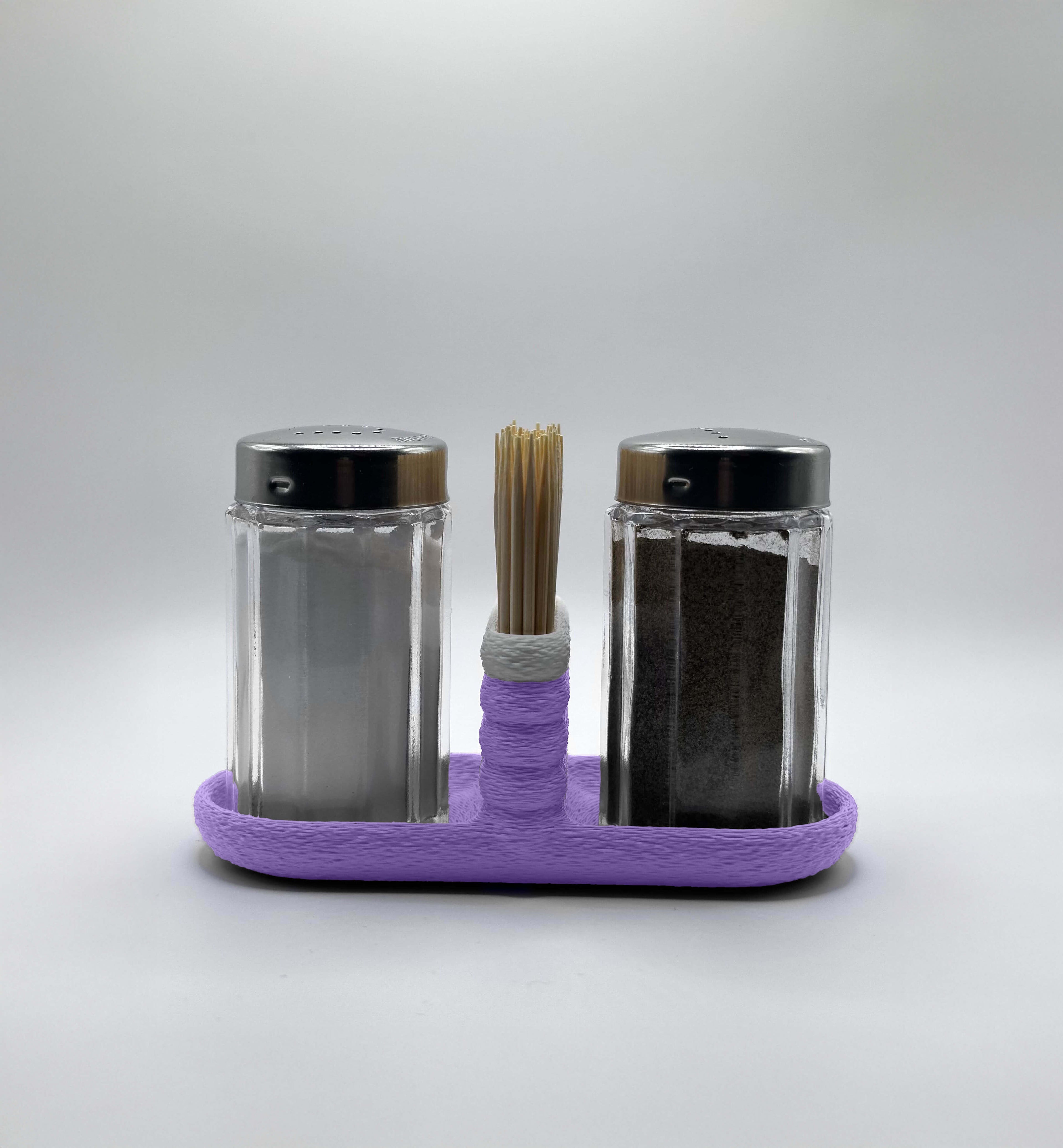 Stojalo za solnico in poprnico