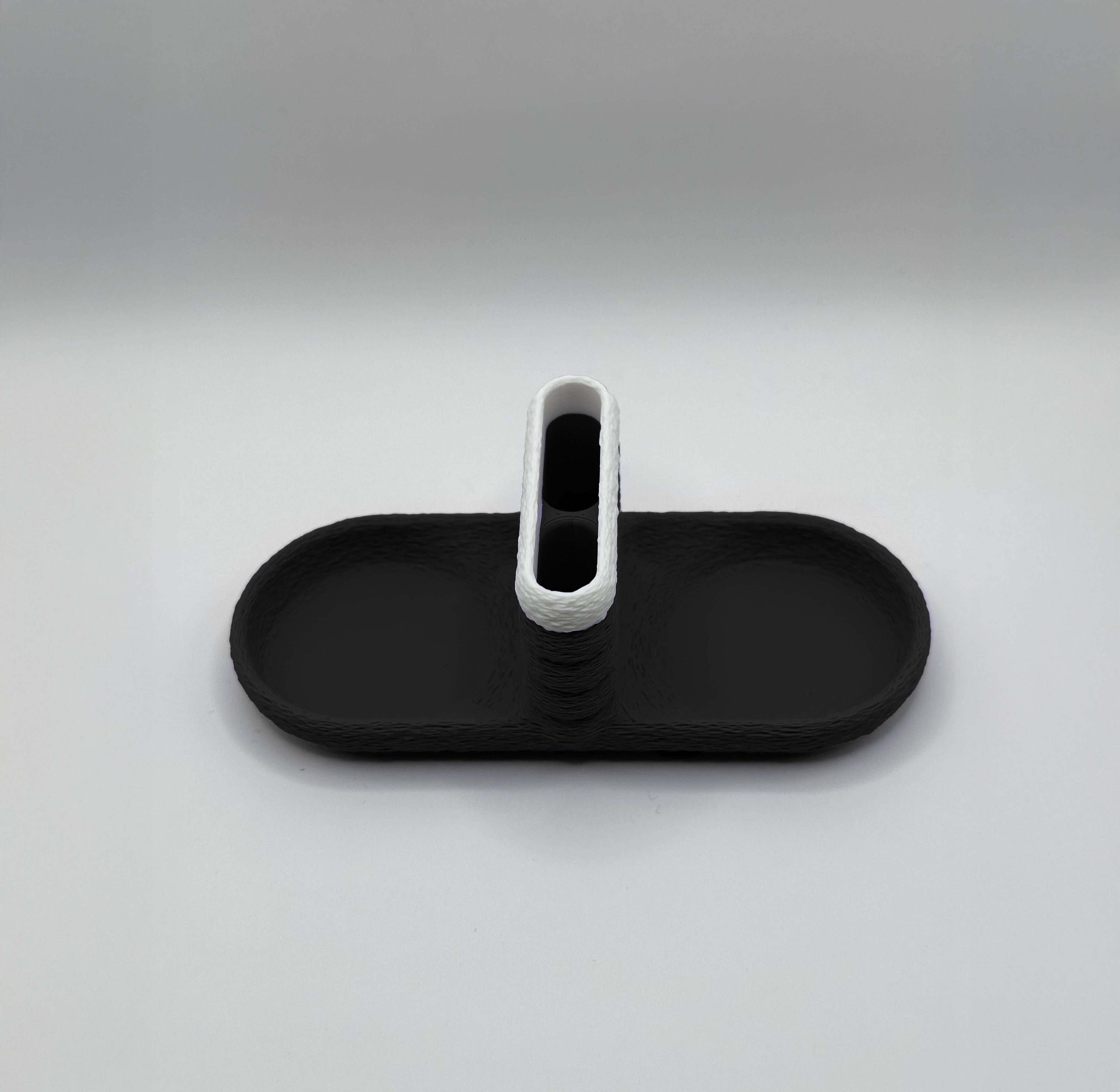 Stojalo za solnico in poprnico