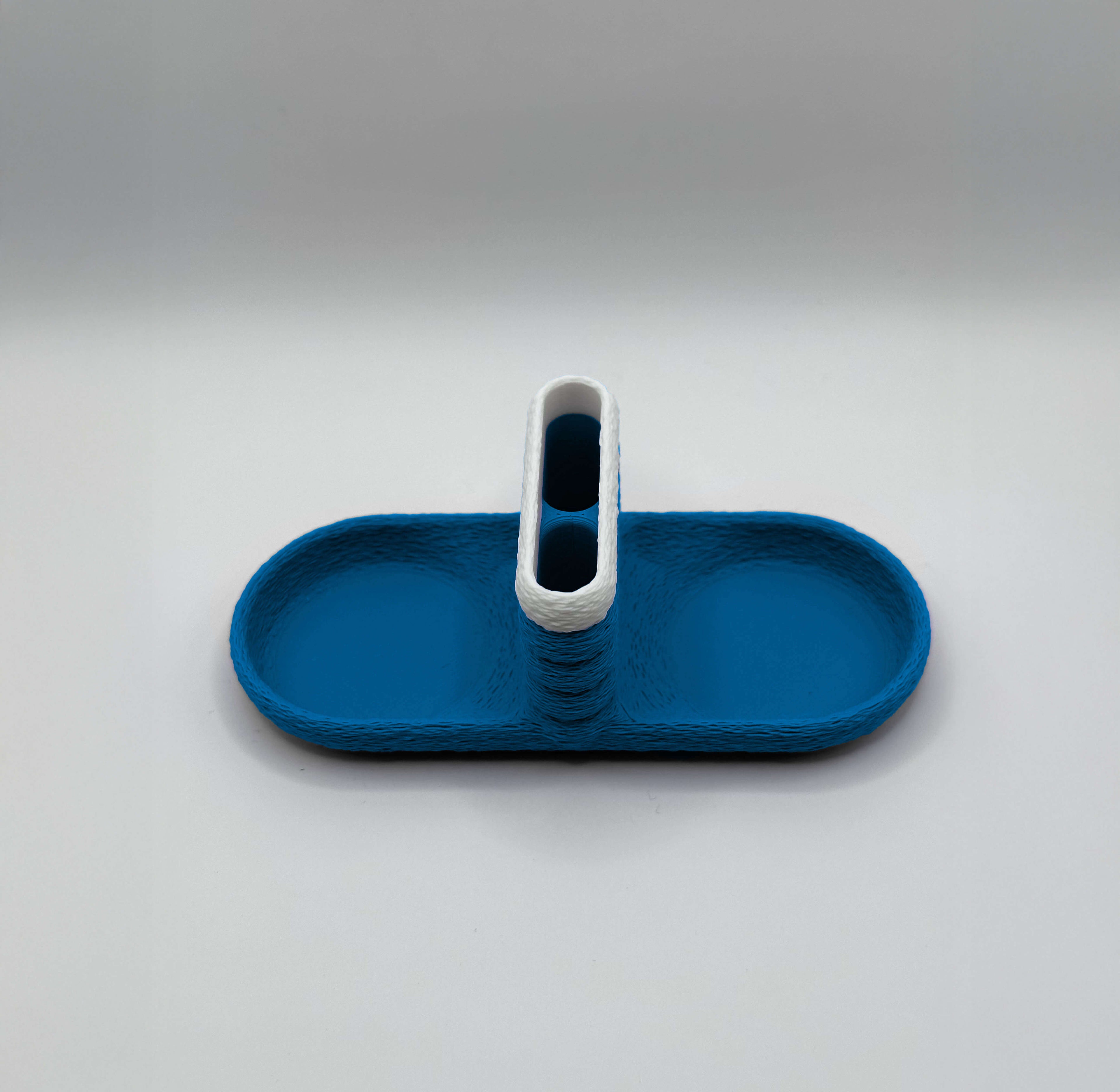 Stojalo za solnico in poprnico