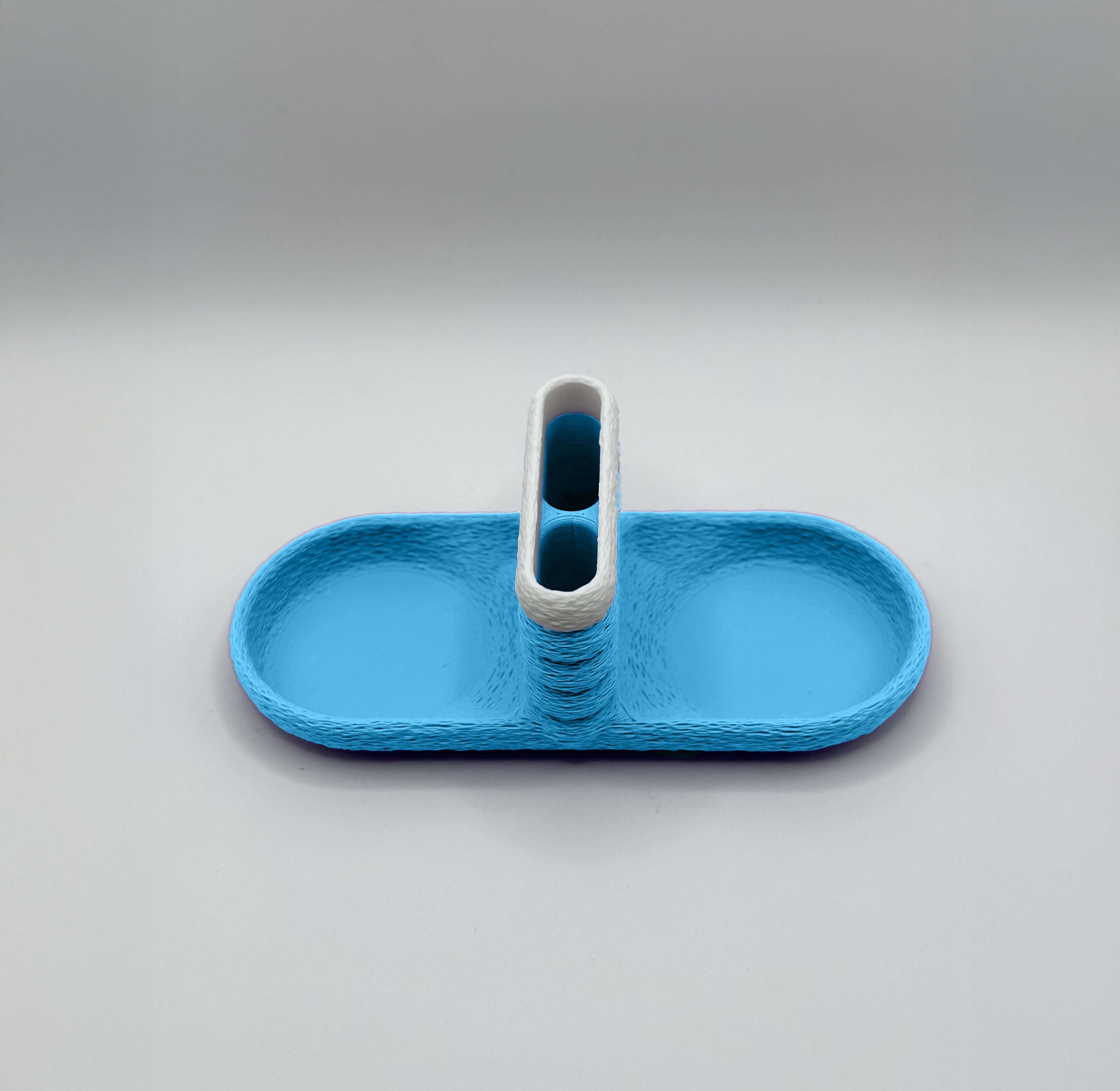 Stojalo za solnico in poprnico