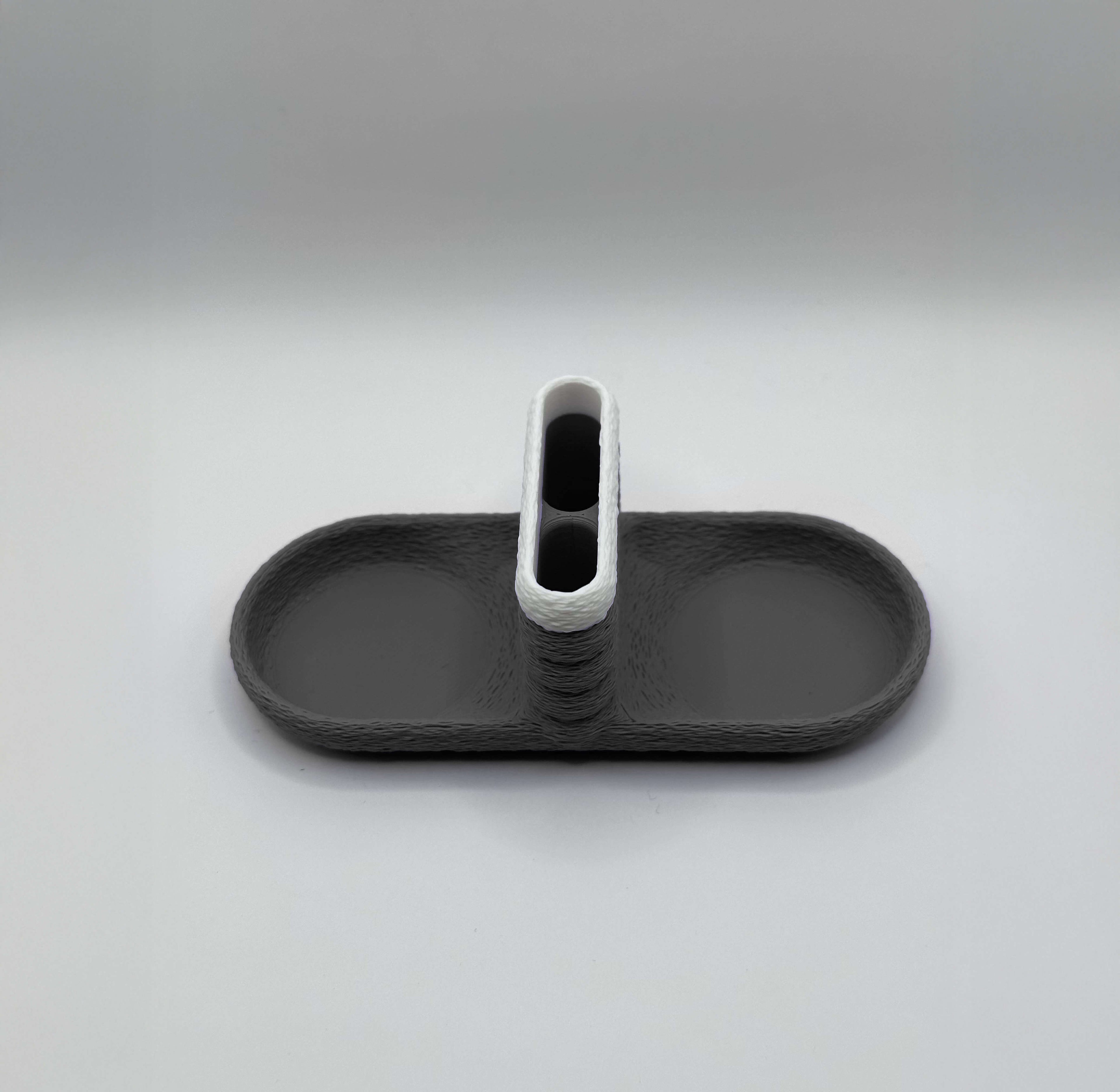 Stojalo za solnico in poprnico